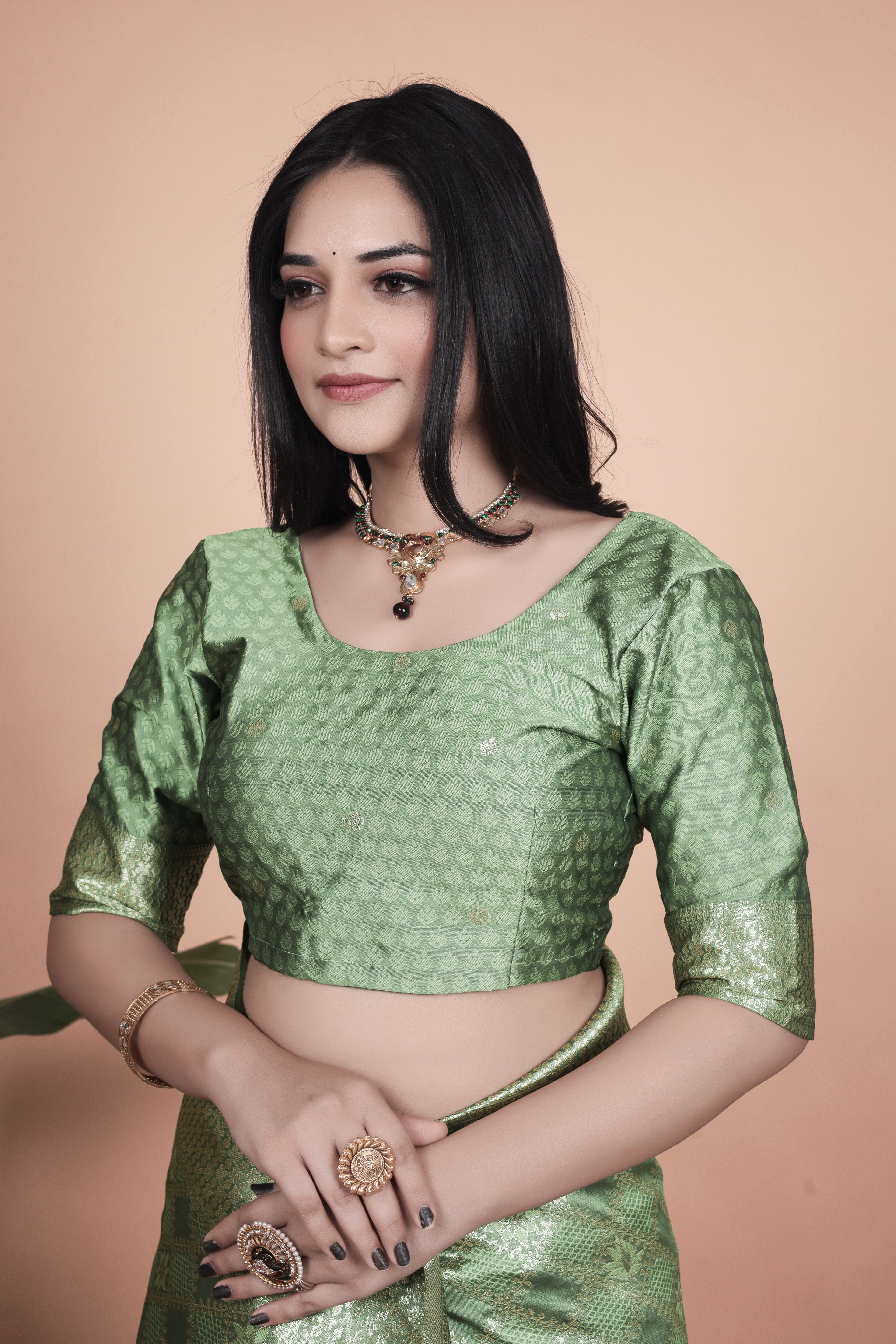 Banarasi Silk Saree with Golden Zari Elegance with 4 color ✨💚